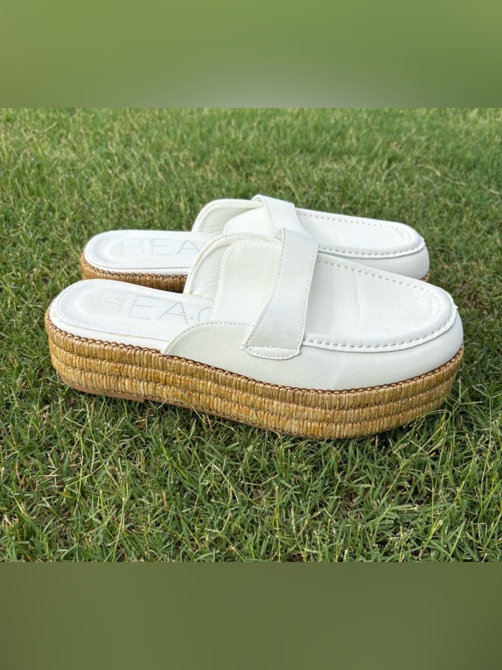 Beach by Matisse Women's Wren Clogs Size 9M